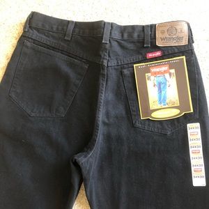 New Men’s Wrangler Relaxed Fit Jeans